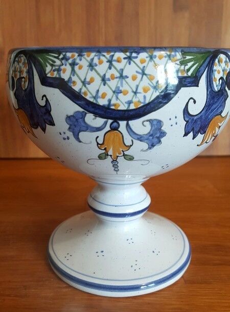 Cut on foot in earthenware Vieux Rouen signed R Tion