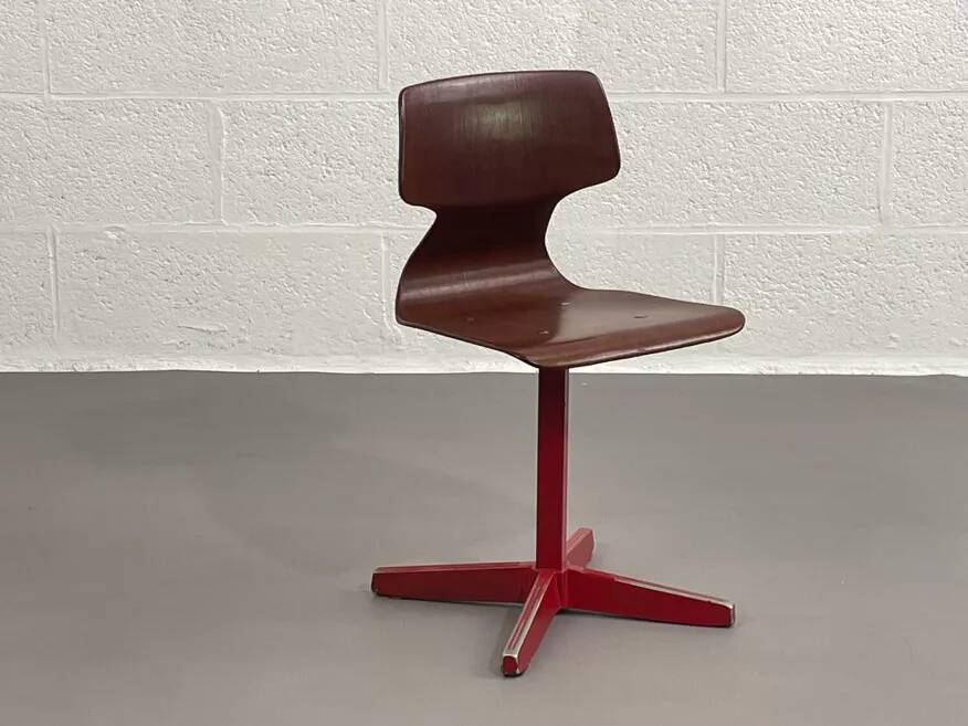 Galvanitas school chair