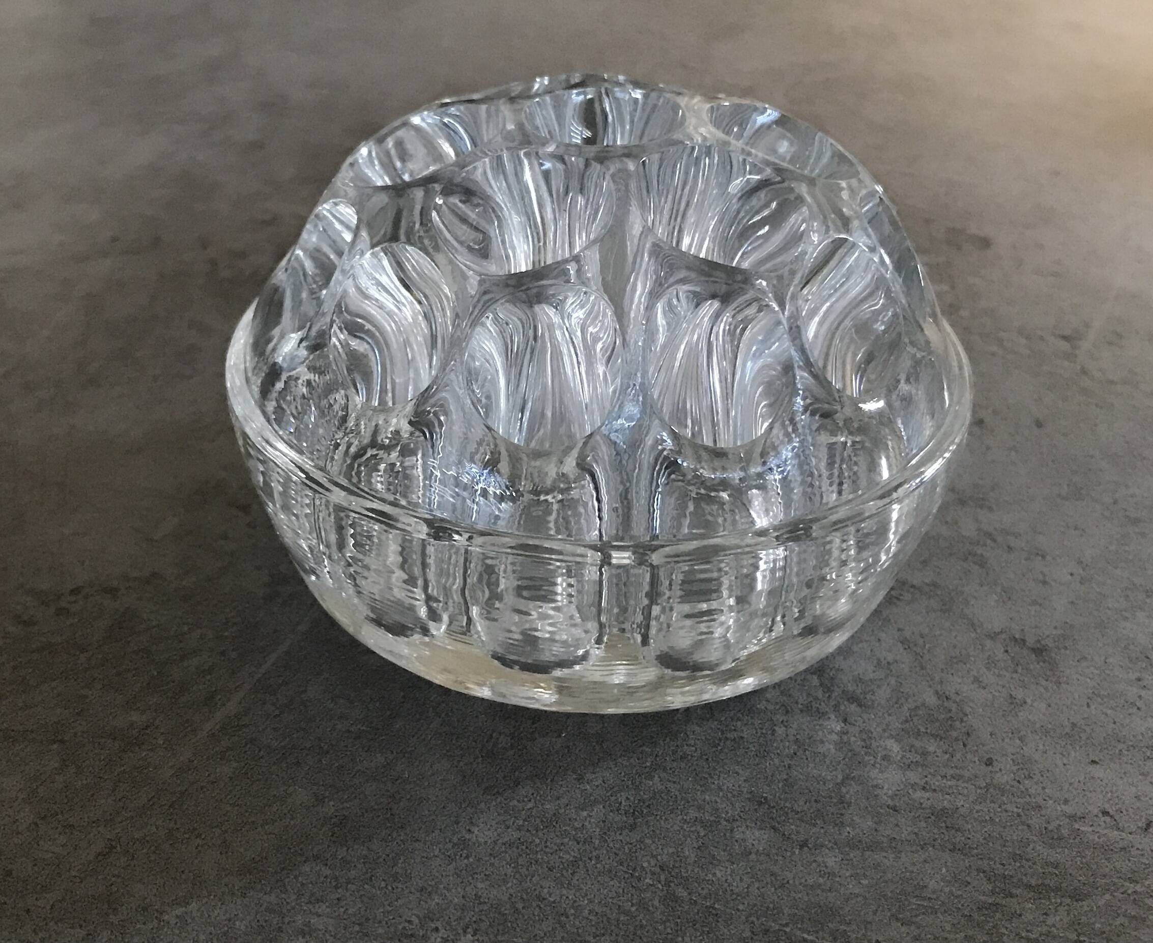 Old flower stick in molded glass 19 holes