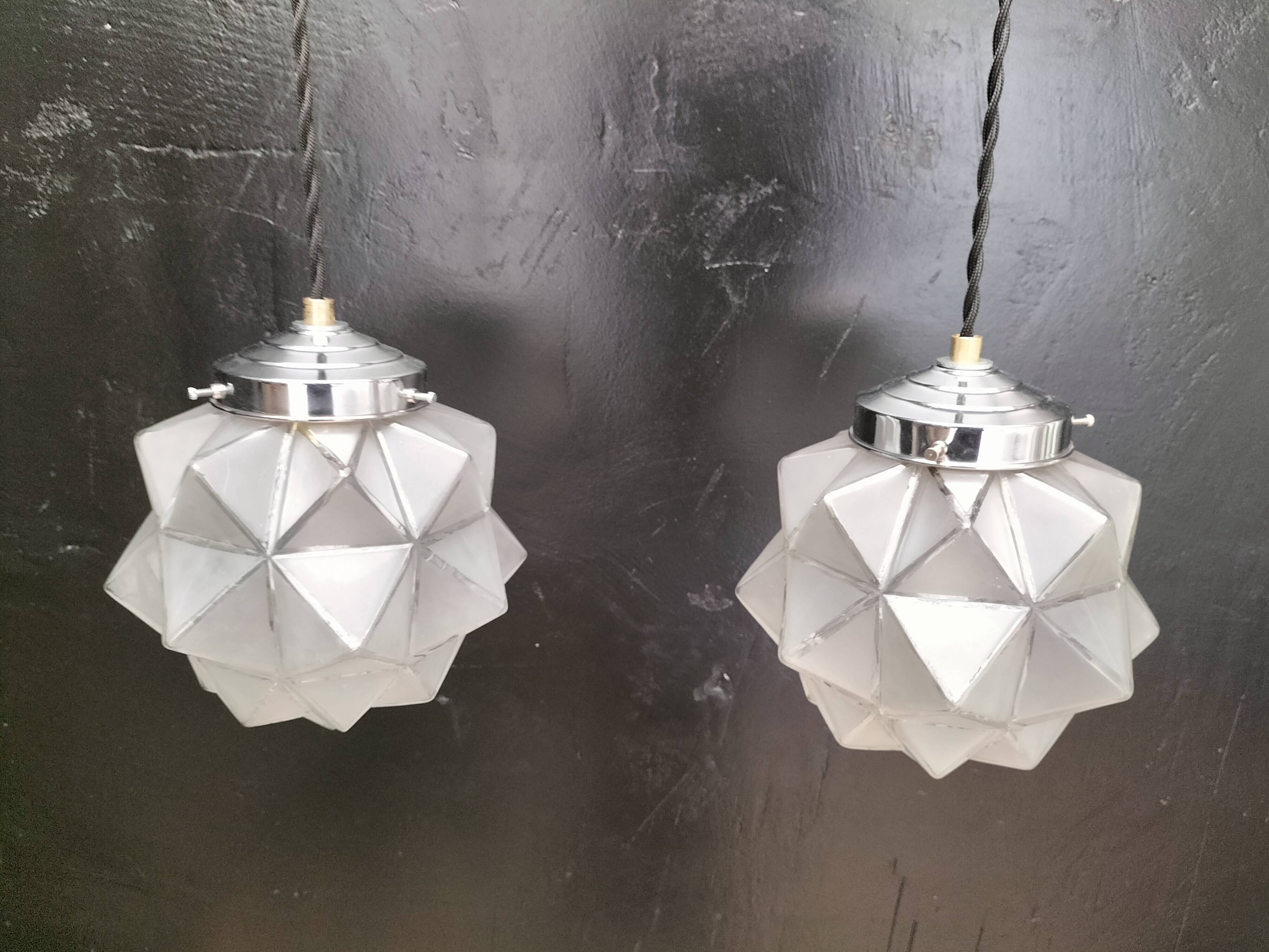 Paire de suspensions art déco en verre