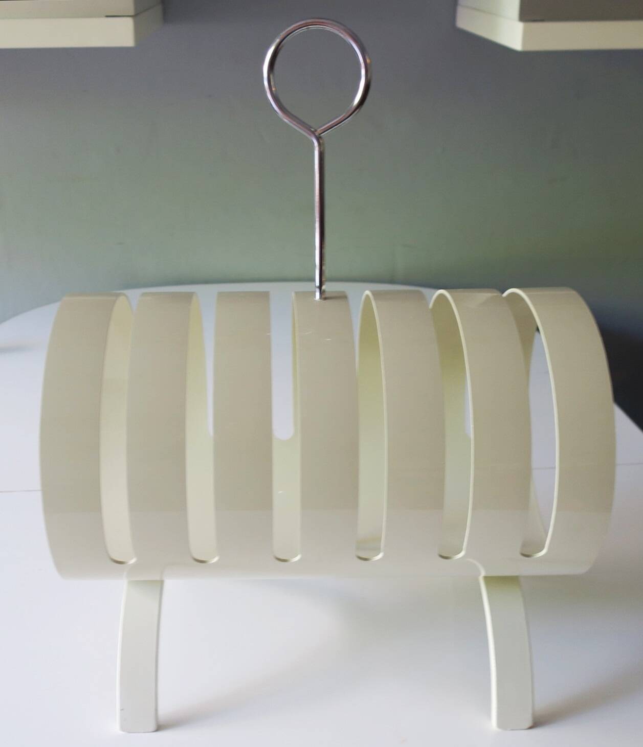 Opal Möbel white lacquered plywood magazine rack, 1960s