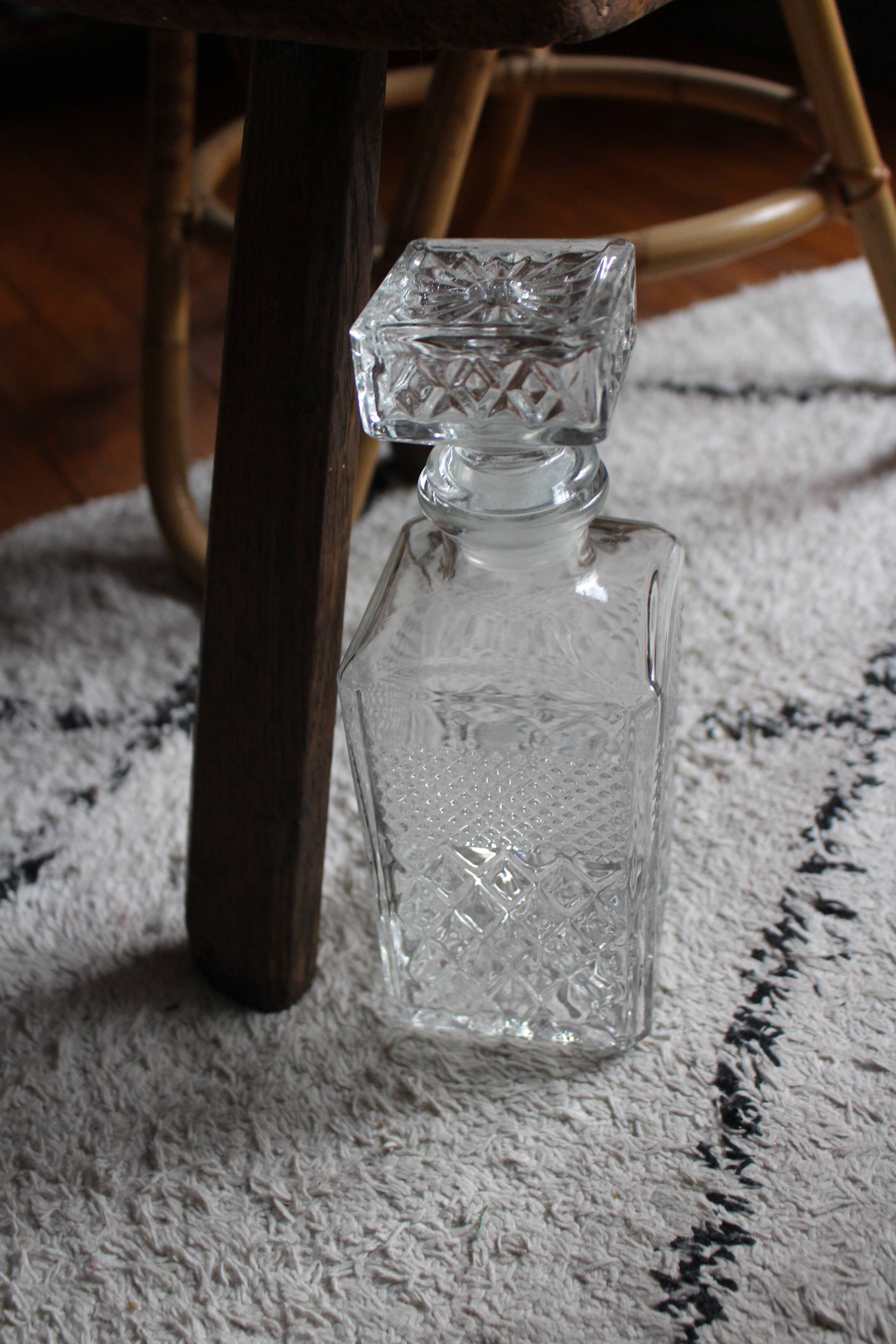 Crystal whiskey decanter square stopper