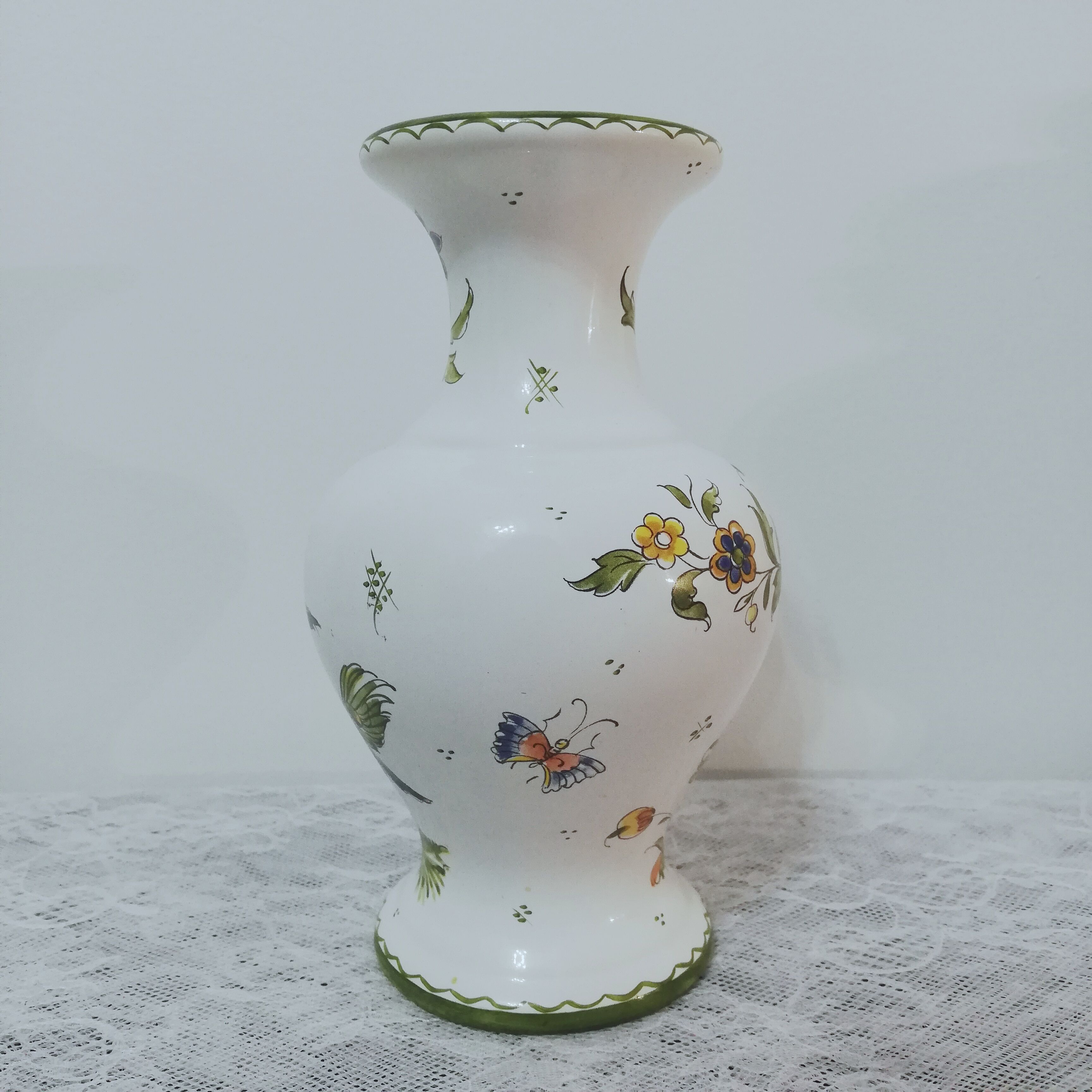 Vase in faience of Moustiers height 18 cm