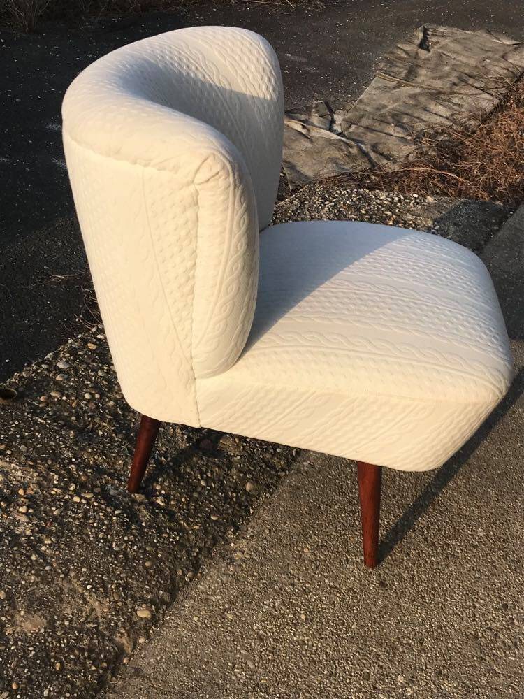 White club armchair in solid beech, Mid-Century style, Hungary, 1950s.