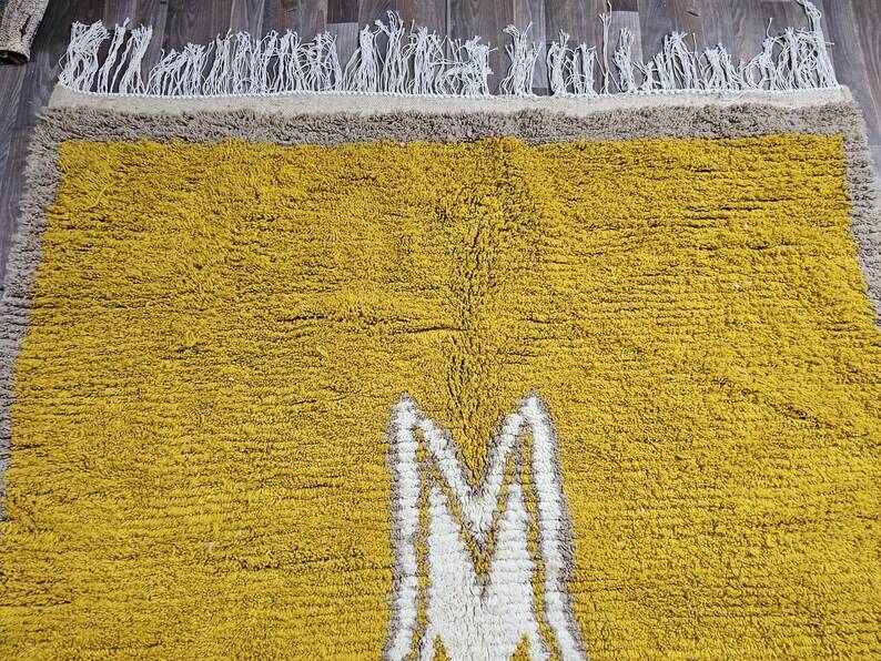 Magnificent handcrafted rug 200cm x 300cm
