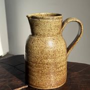 Grande carafe en grès mouchetée pas de marque au dessous H21