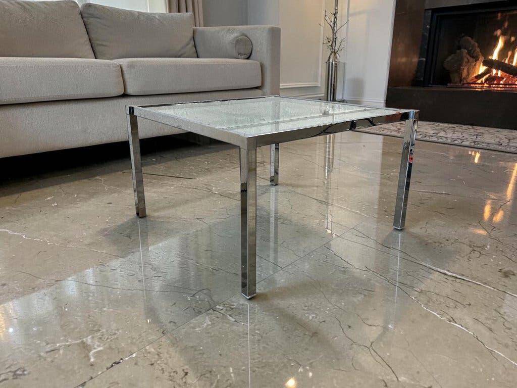 Table basse vintage chromée avec plateau en verre