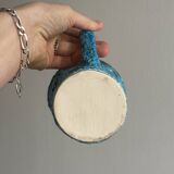 Pichet en céramique bleue émaillée