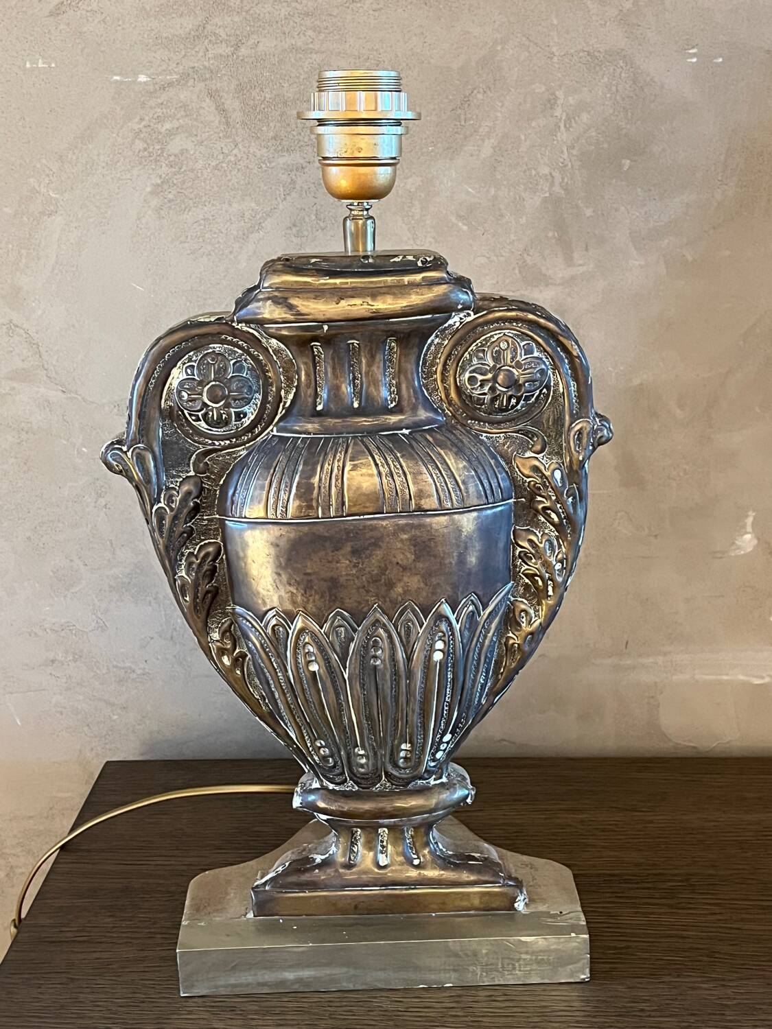 Gold table lamp amphora