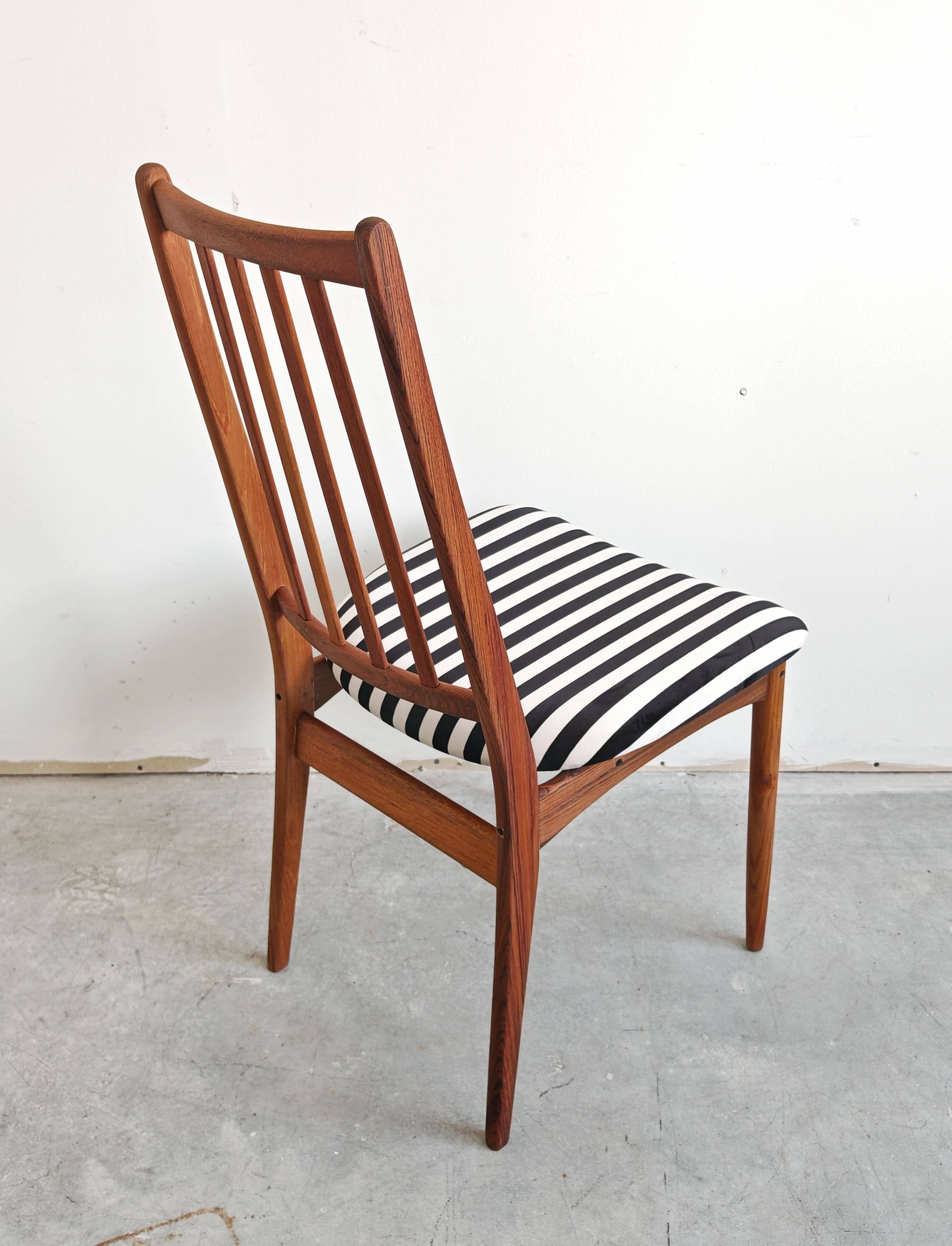 Ensemble de 4 chaises Mid-Century Modern en teck massif 1960