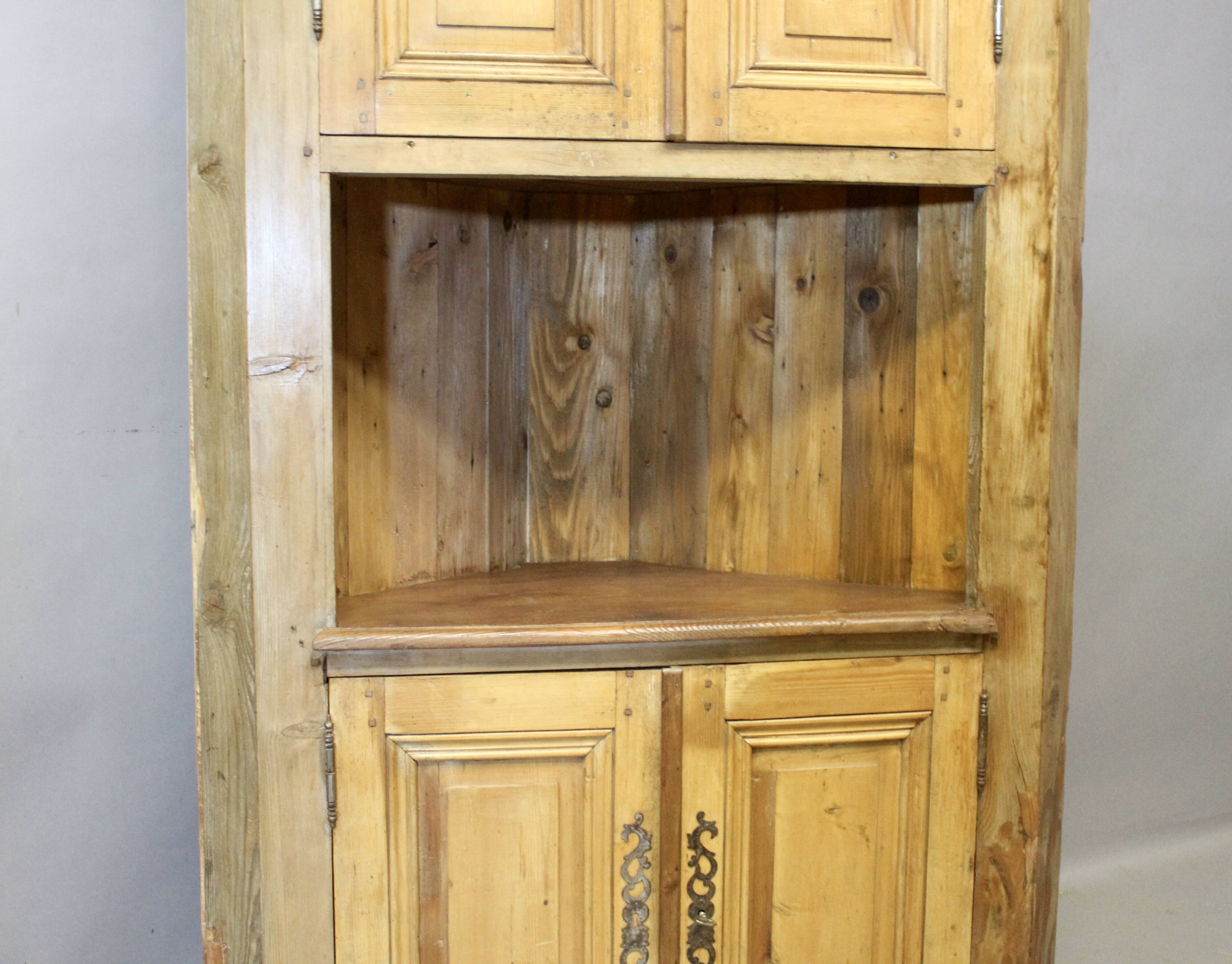 Large corner cabinet with 4 doors