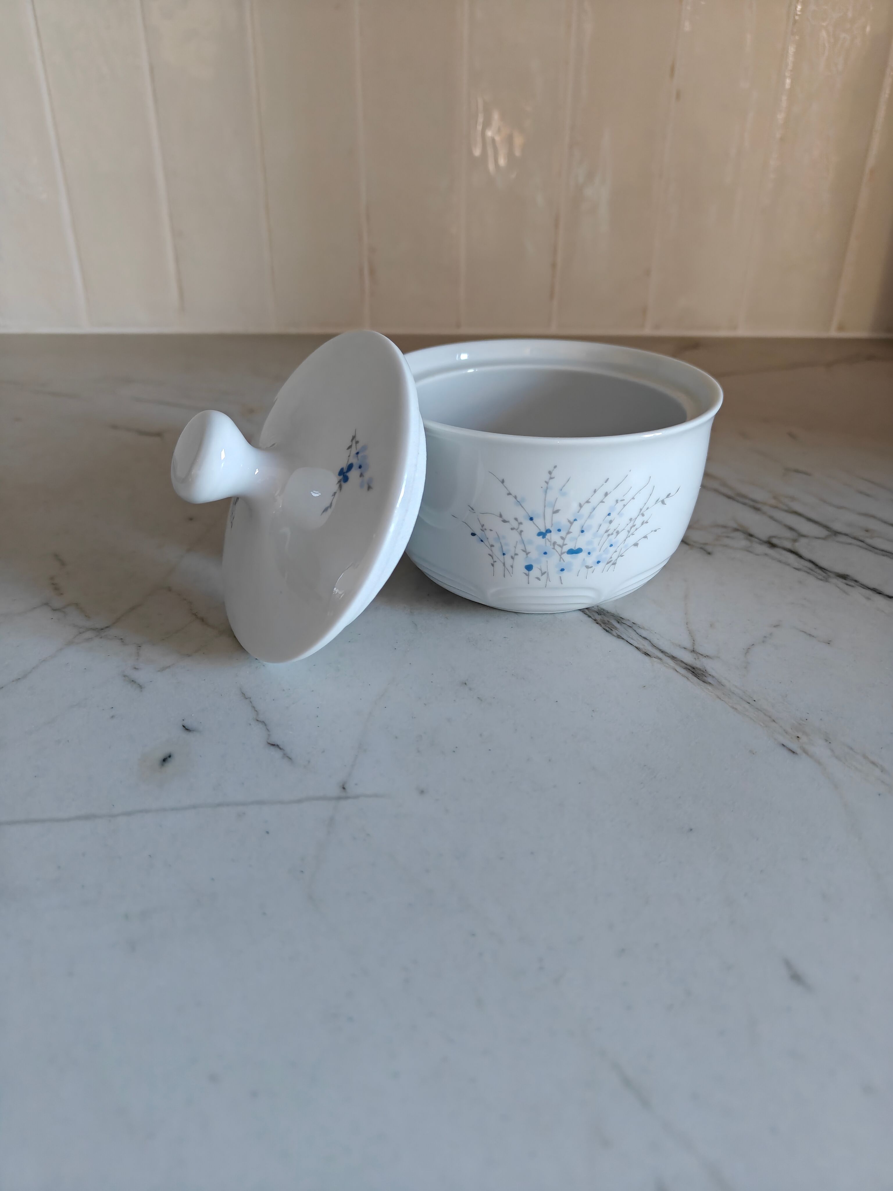 Sugar bowl
