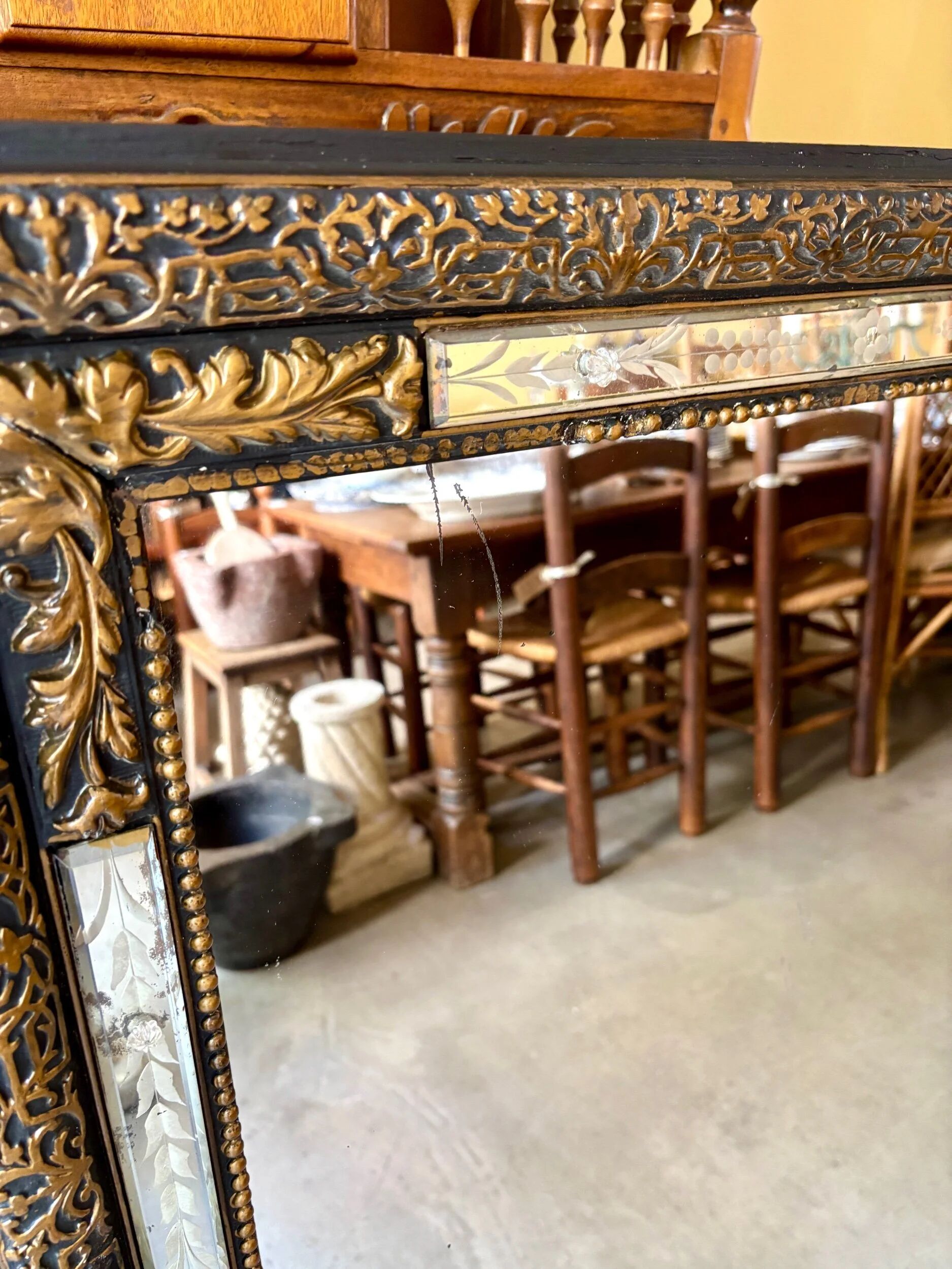 Rectangular Napoleon III mirror in moulded black and gold wood with engraved mirror decoration.