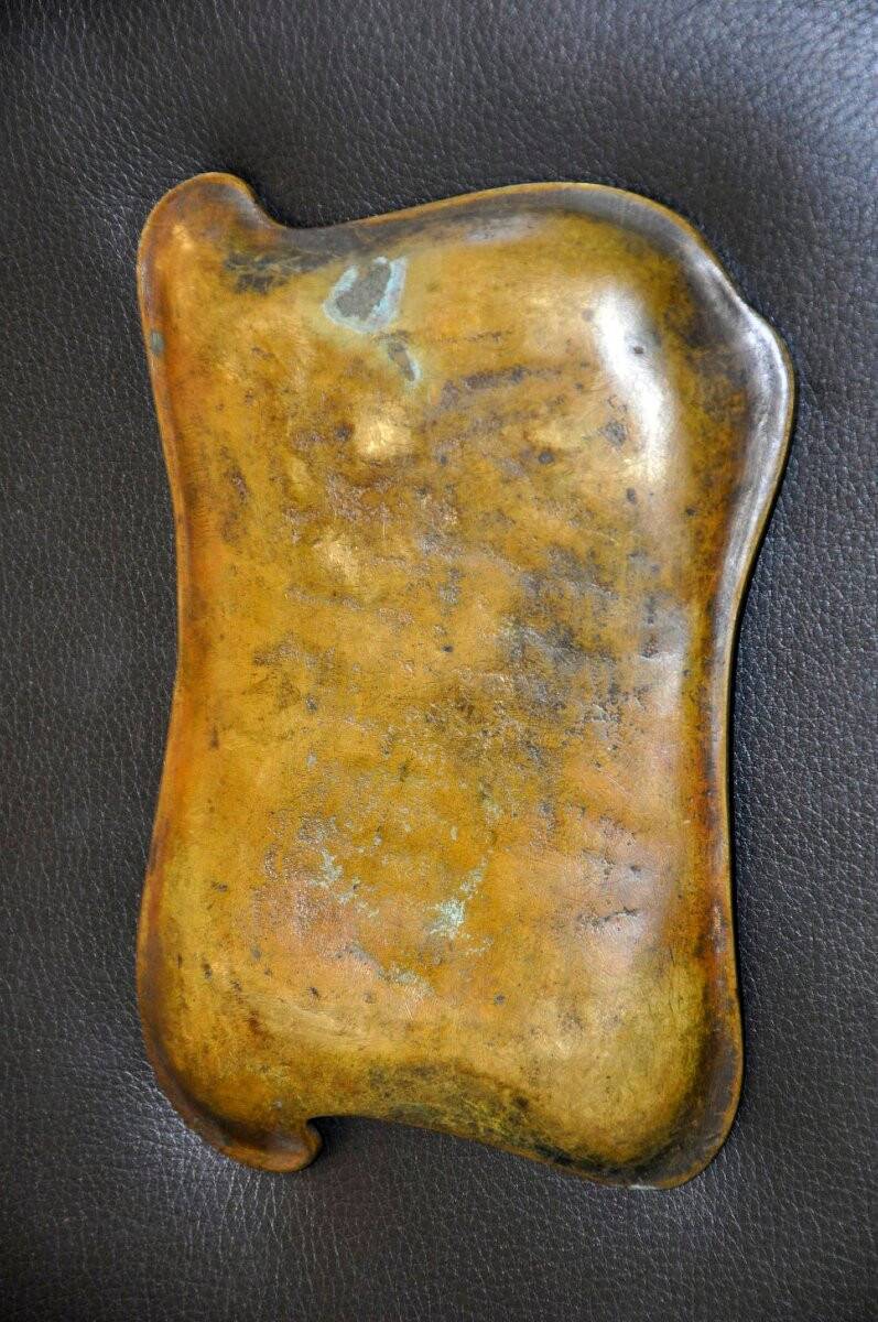 Art Nouveau bronze pocket emptier