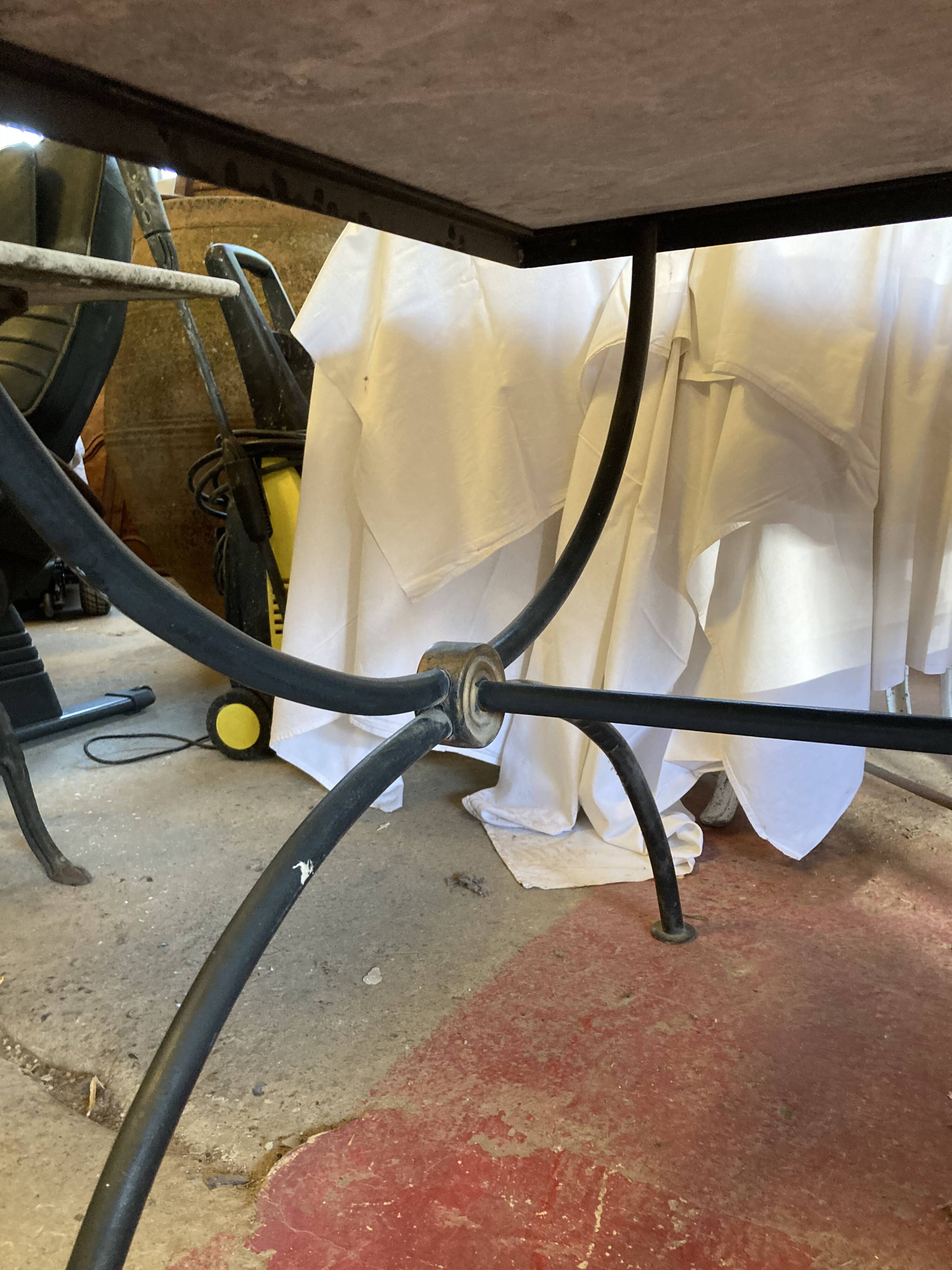 Table cast iron enamelled gold, top marble