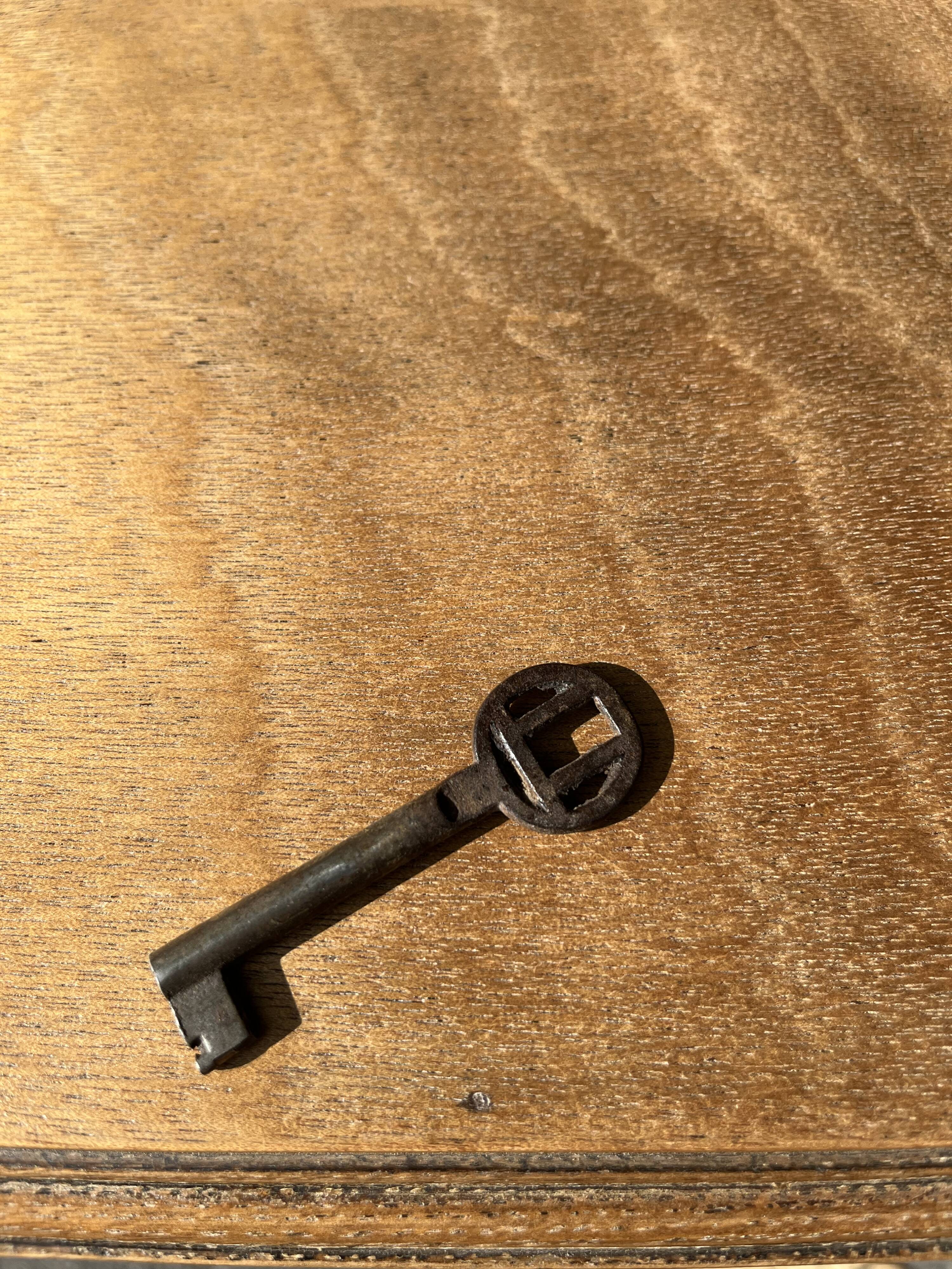 Art deco sideboard shell handles