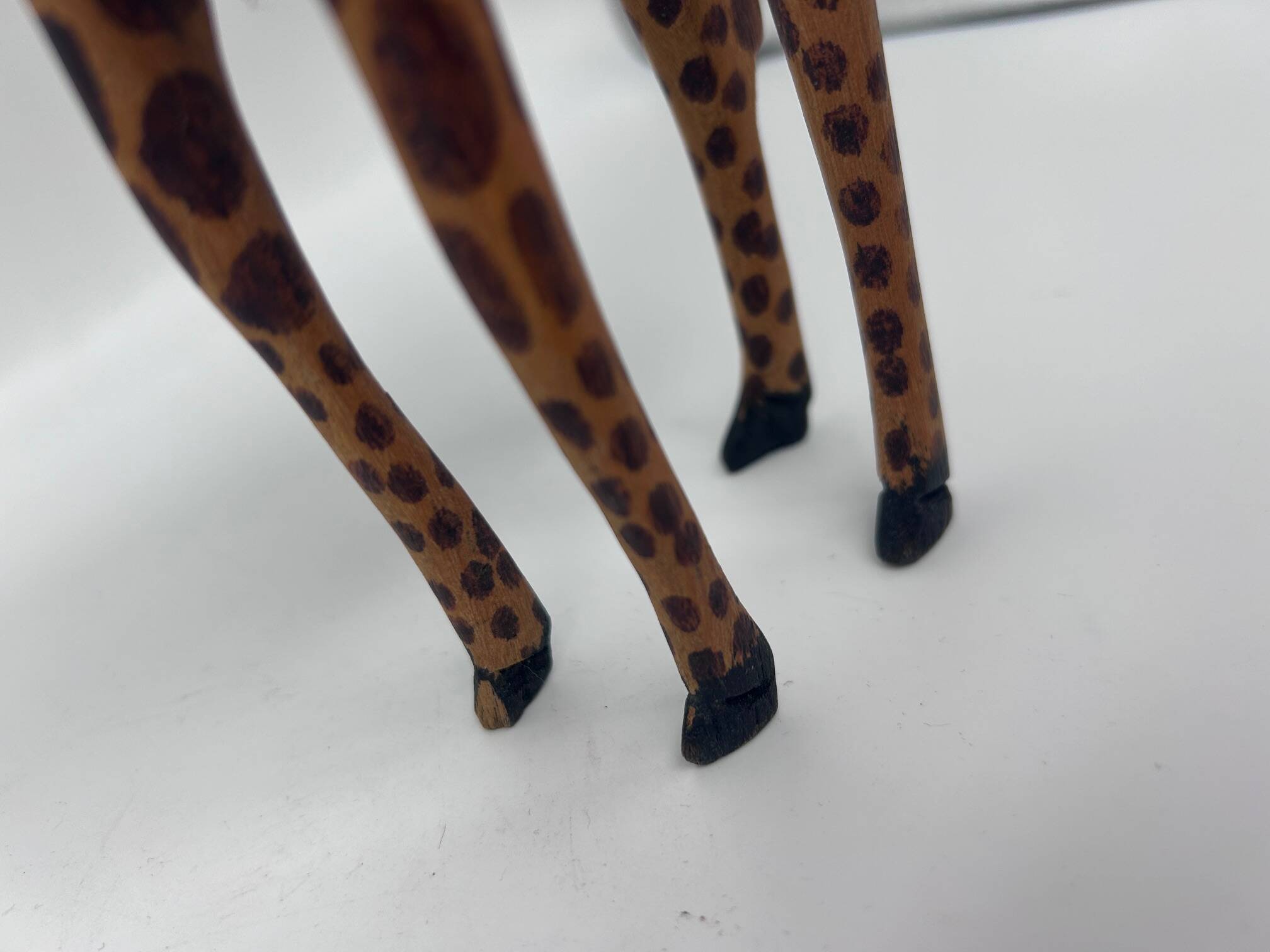 2 girafes en bois sculpté