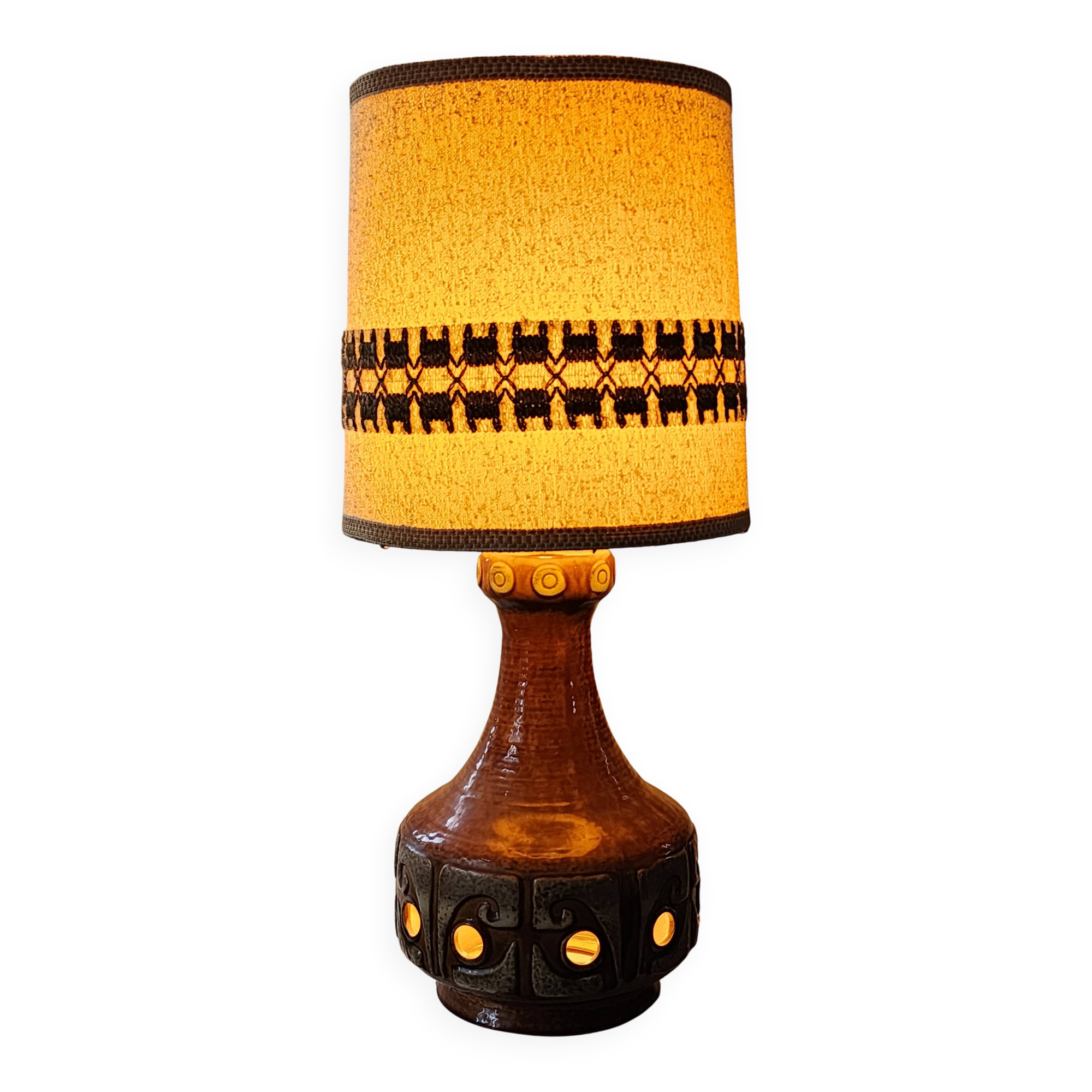Vintage ceramic lamp with double lighting.