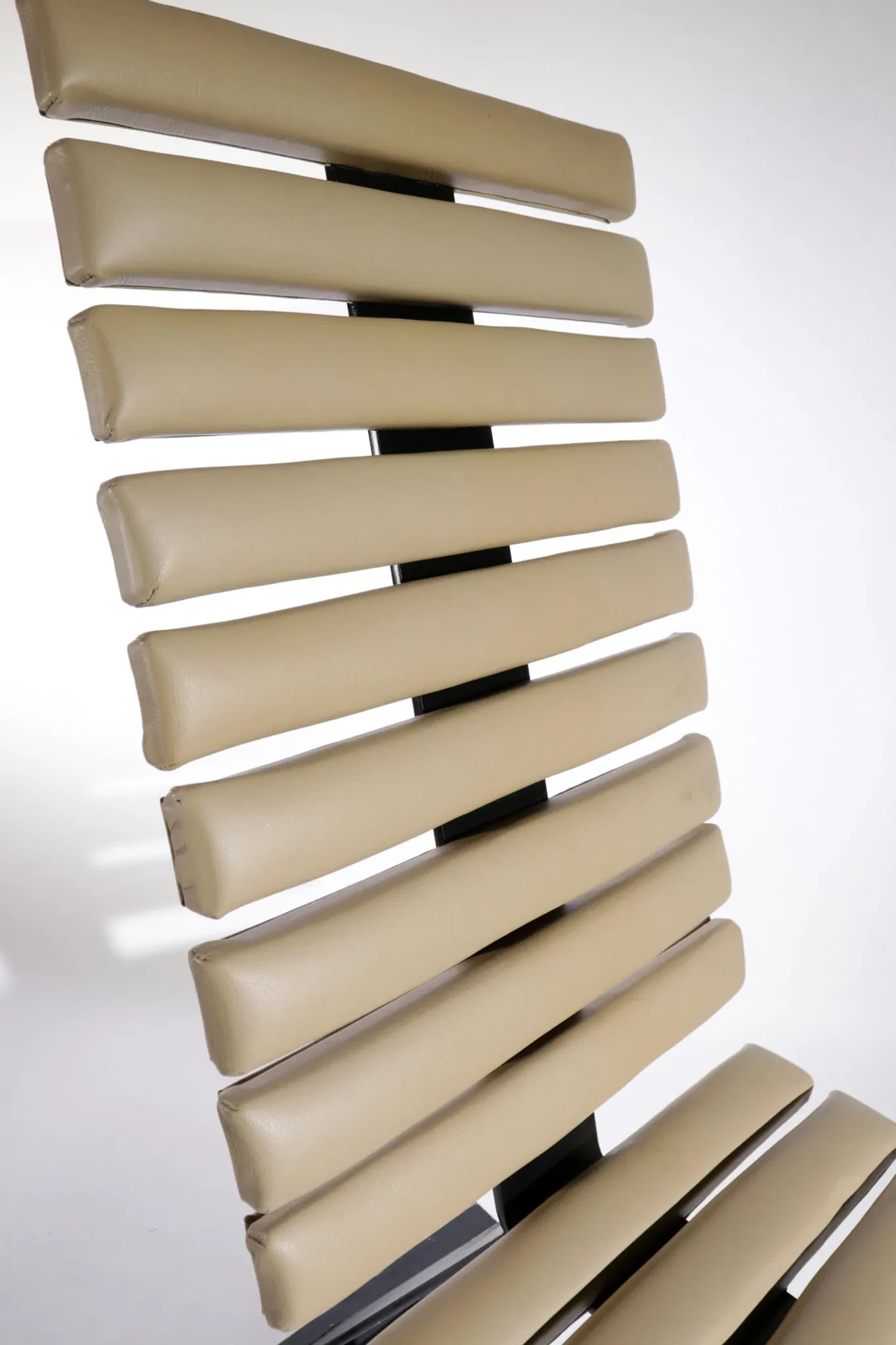 Mid-century design rib chair, 1980s
