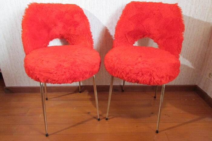 Pair of vintage cocktail chairs, red fur