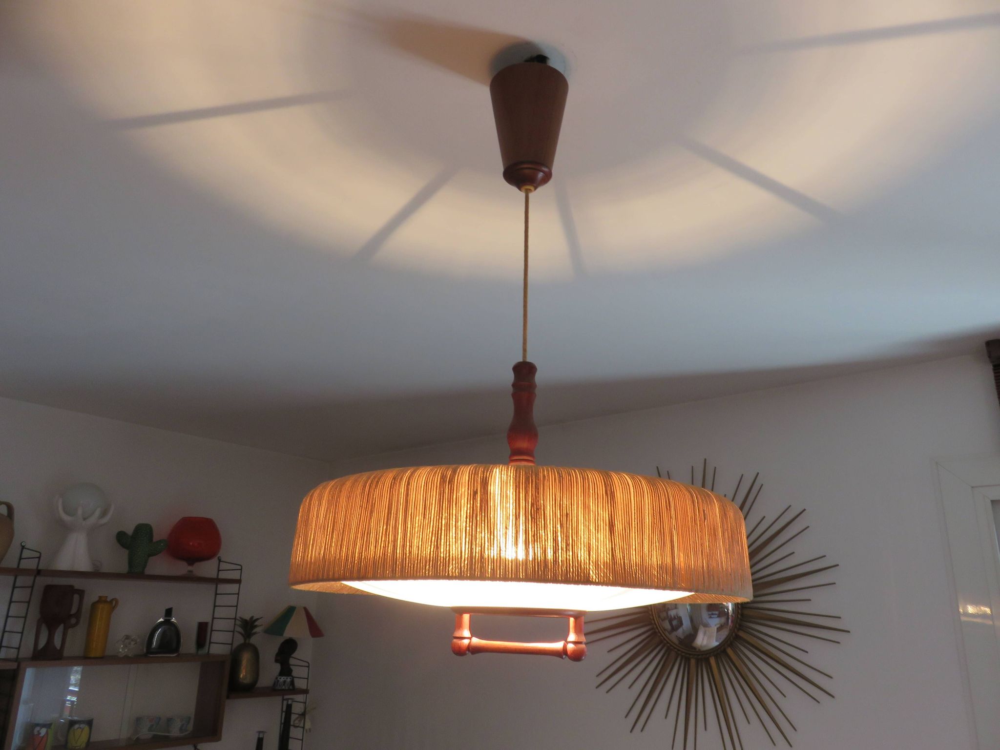 Suspension Temde en sisal et teck vers 1960