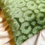 Coussin en velours brodé vert 40 cm