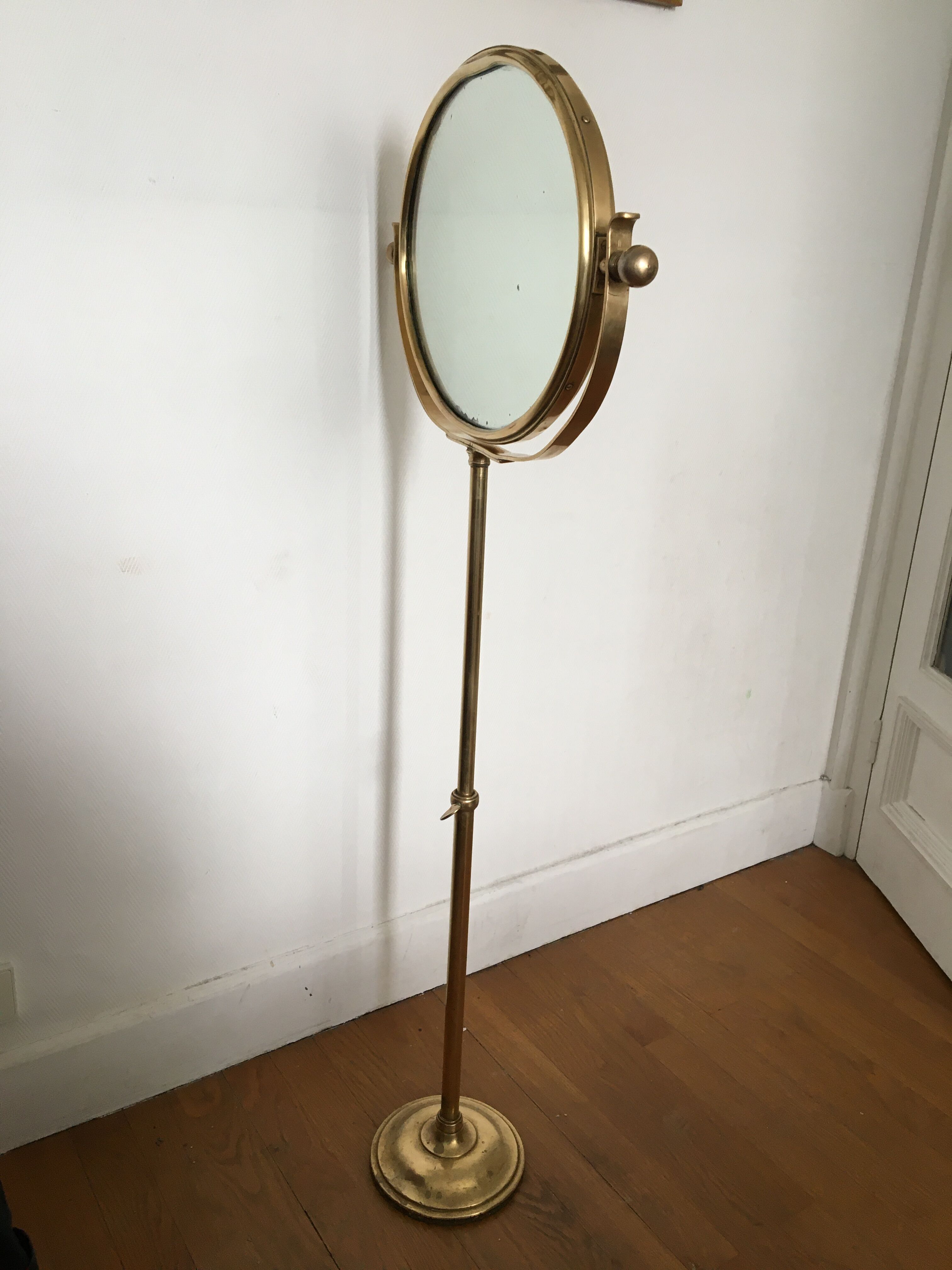 Mirror on store stand