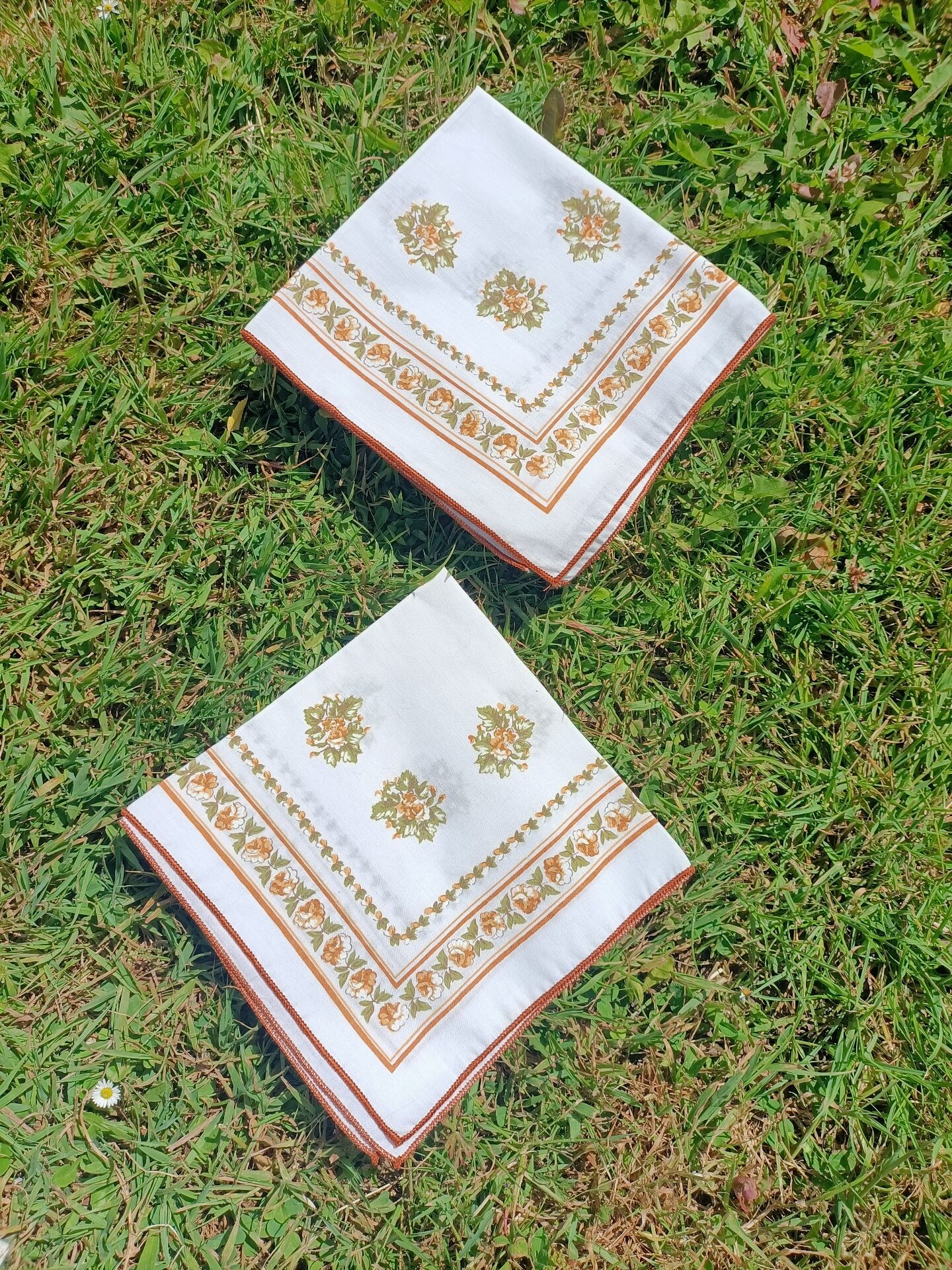 Retro table napkins x2