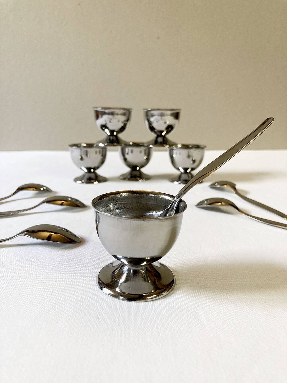 Service coquetiers en inox par Guy Degrenne