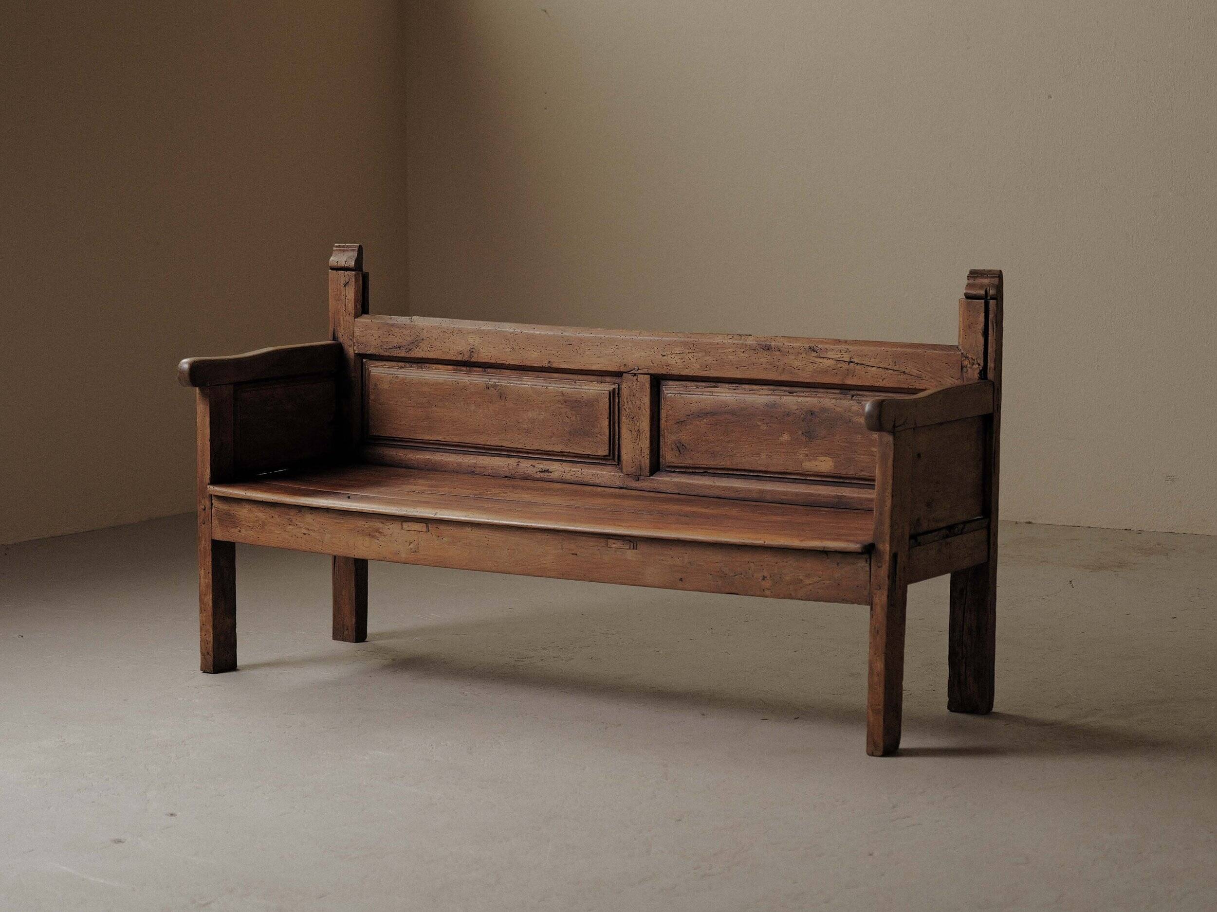 Banc de montagne en bois massif, Art populaire, Catalogne, XIXᵉ siècle