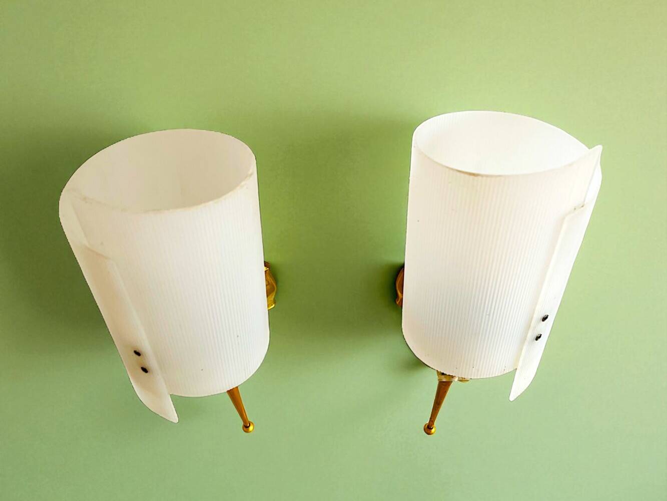 Paire d'appliques en laiton et acrylique, France 1960