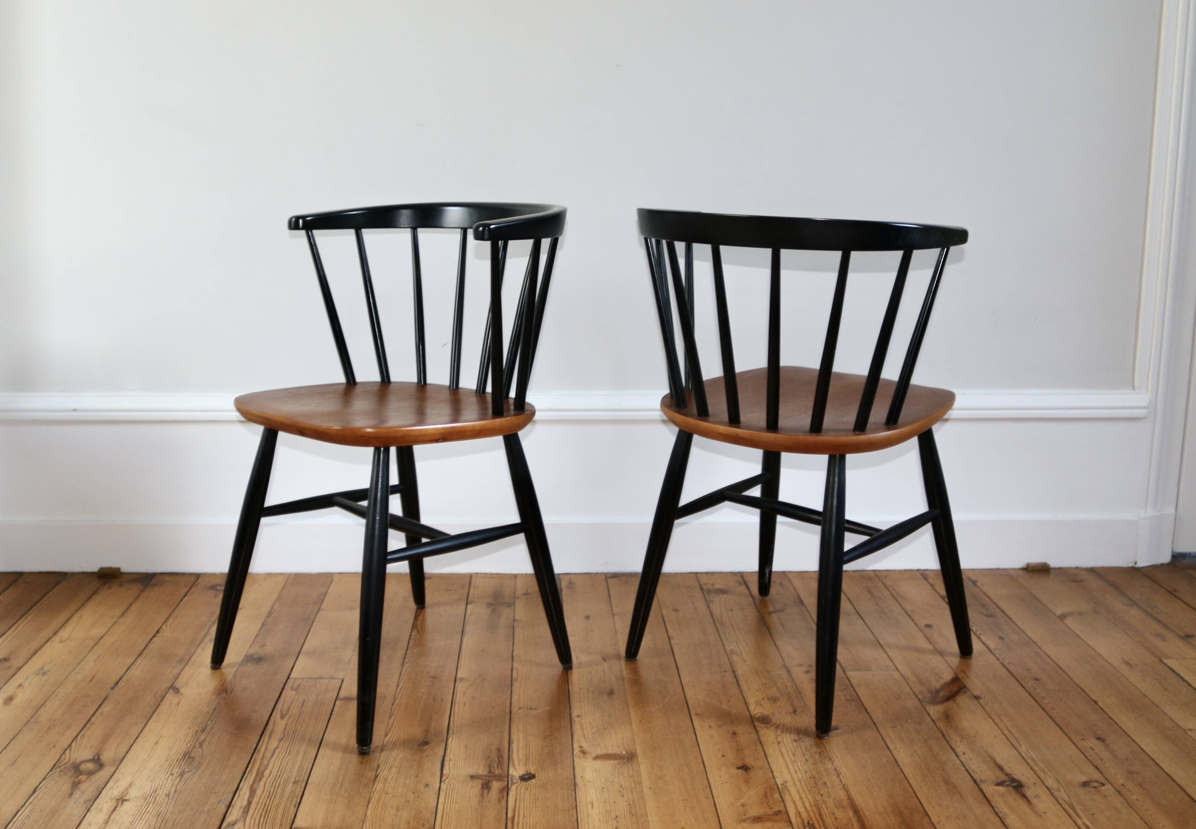 Paire de chaises scandinaves dans le goût de Tapiovaara, 1960