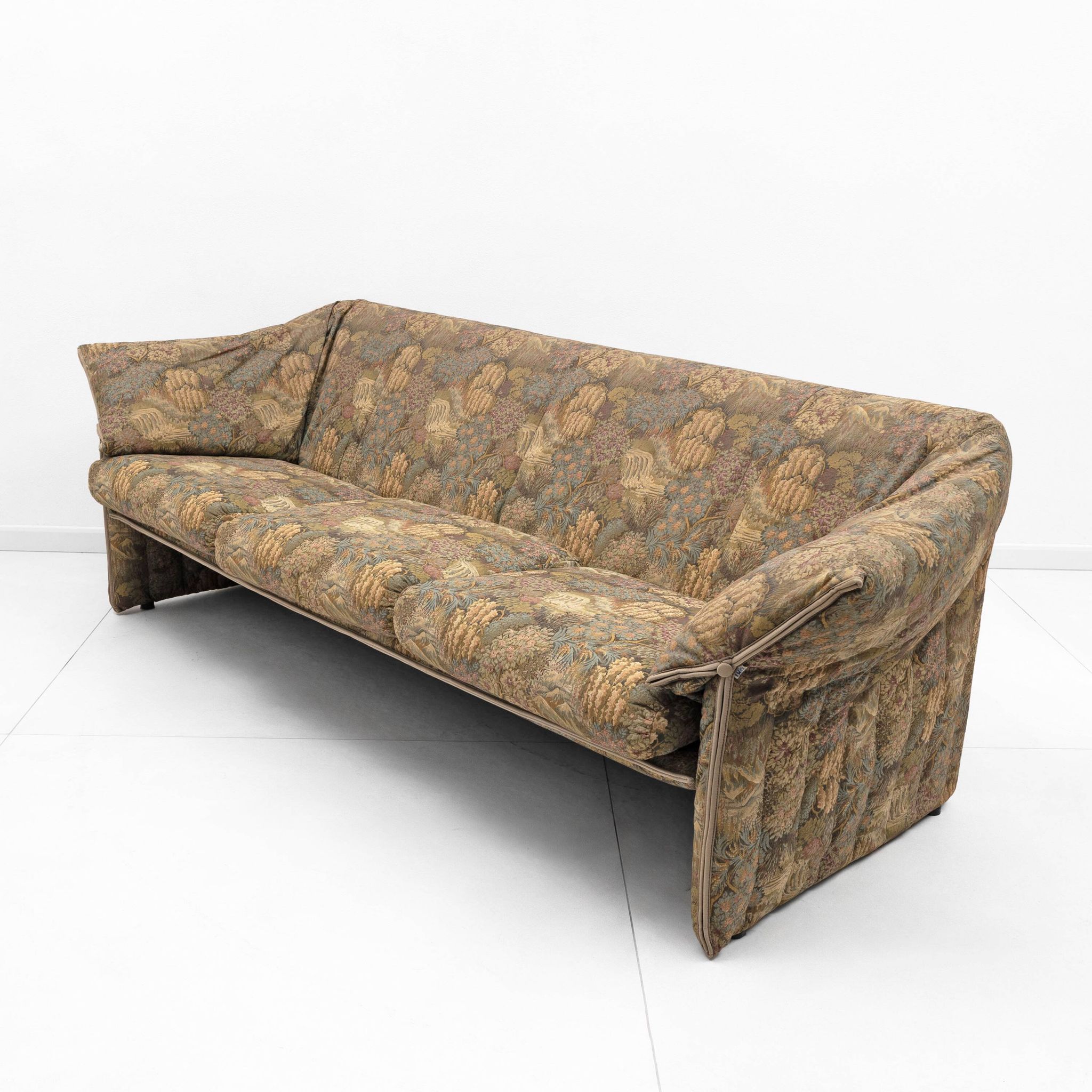 Jacquard fabric Sofa, Mario Bellini, "Le stelle" B&B Italia, 1970