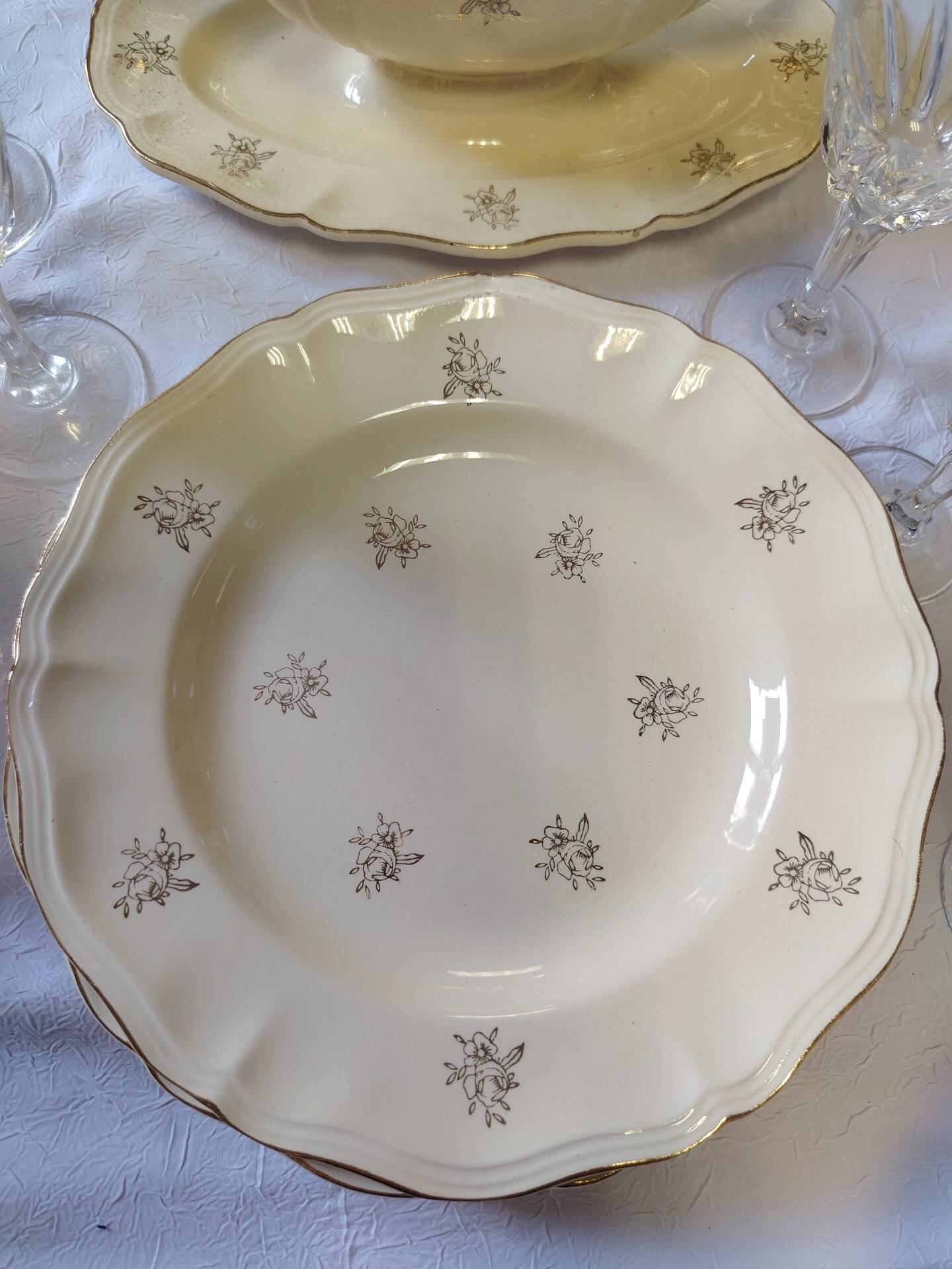 Sarreguemines set of 12 flat plates model Raphaël or flowers of F