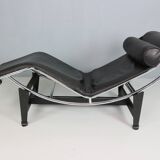 Chaise longue LC4 en cuir noir par Le Corbusier pour Cassina, années 1980