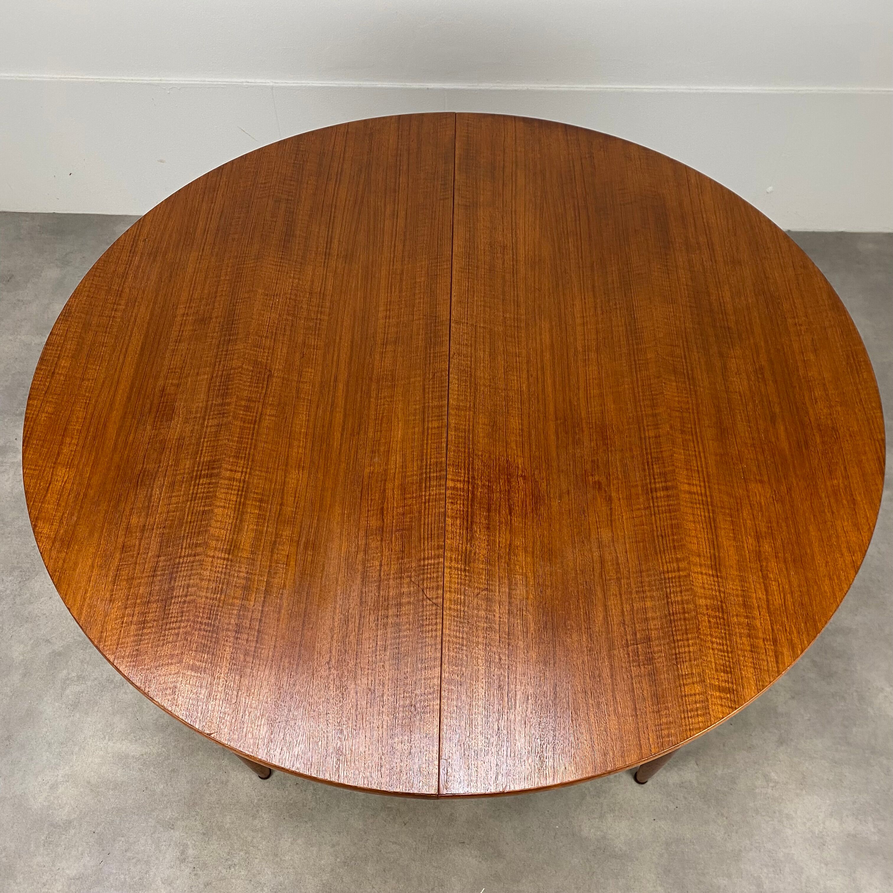 Scandinavian extendable teak table round shape 60s