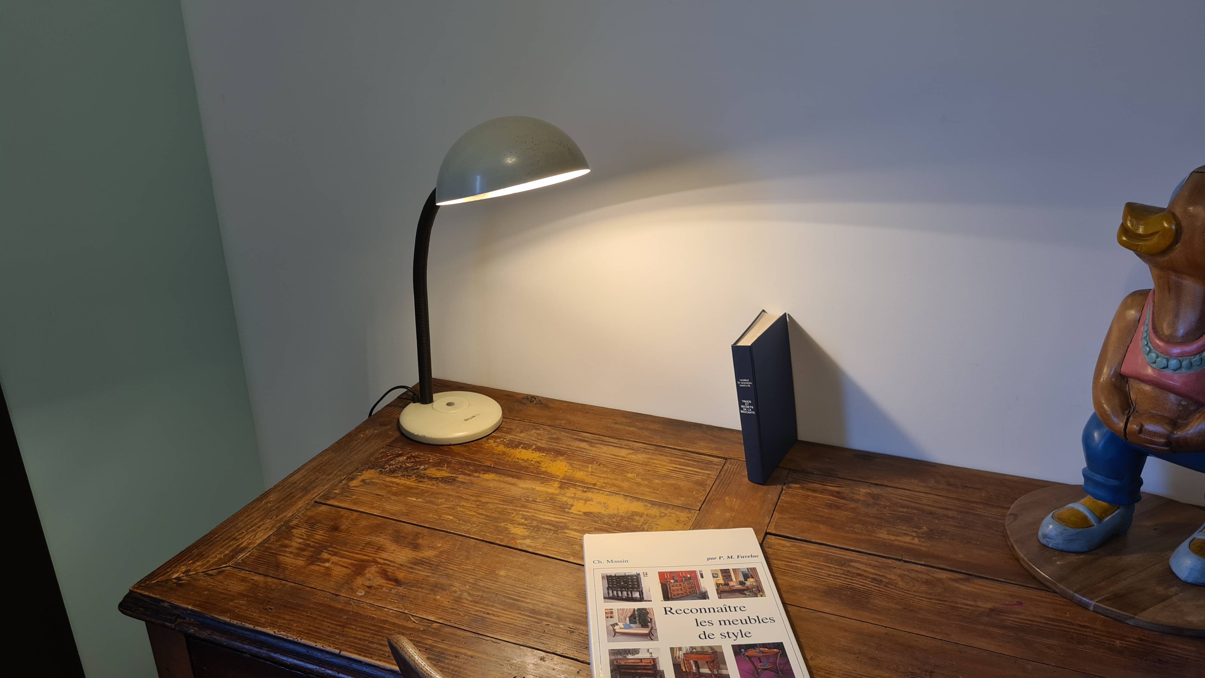 60s Articulated Lamp – Beige Metal and Flexible Neck