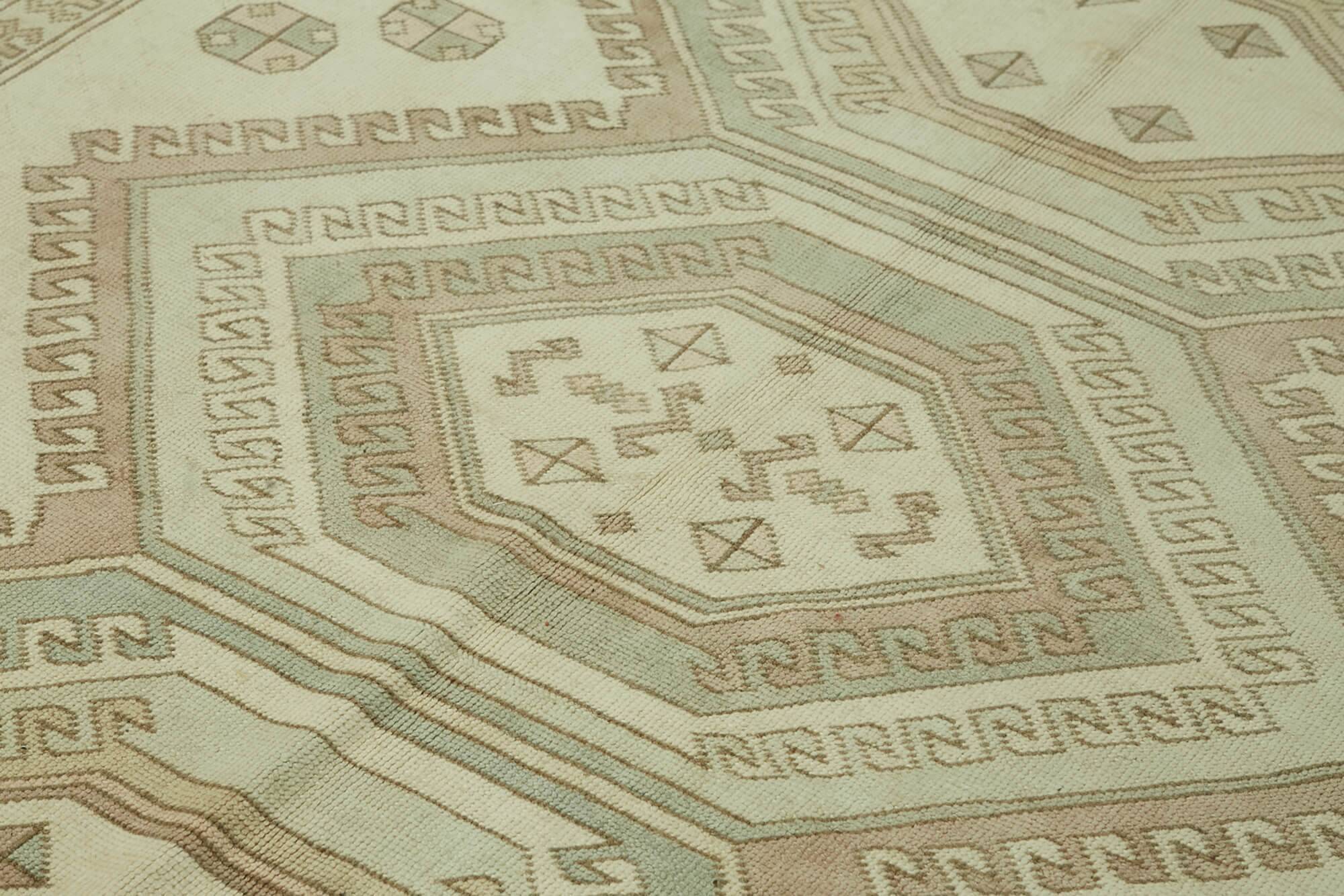 Turkish Vintage Anatolian Rug 225 cm x 285 cm