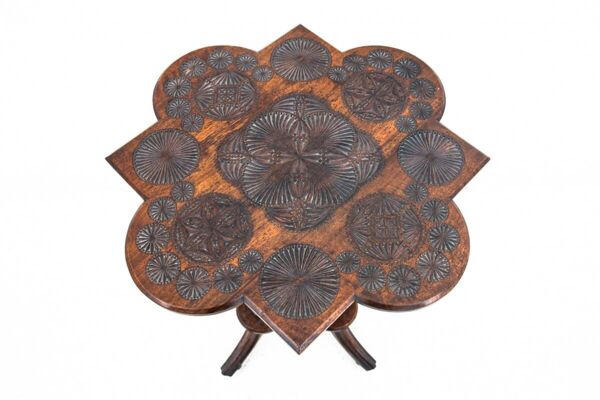 Table ancienne, Angleterre, 1891.