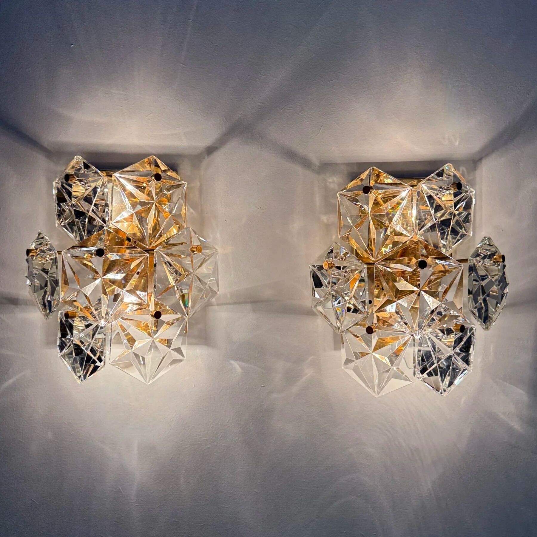 Paire d'appliques en cristal de style mid-century par Kinkeldey, Allemagne, années 1970.