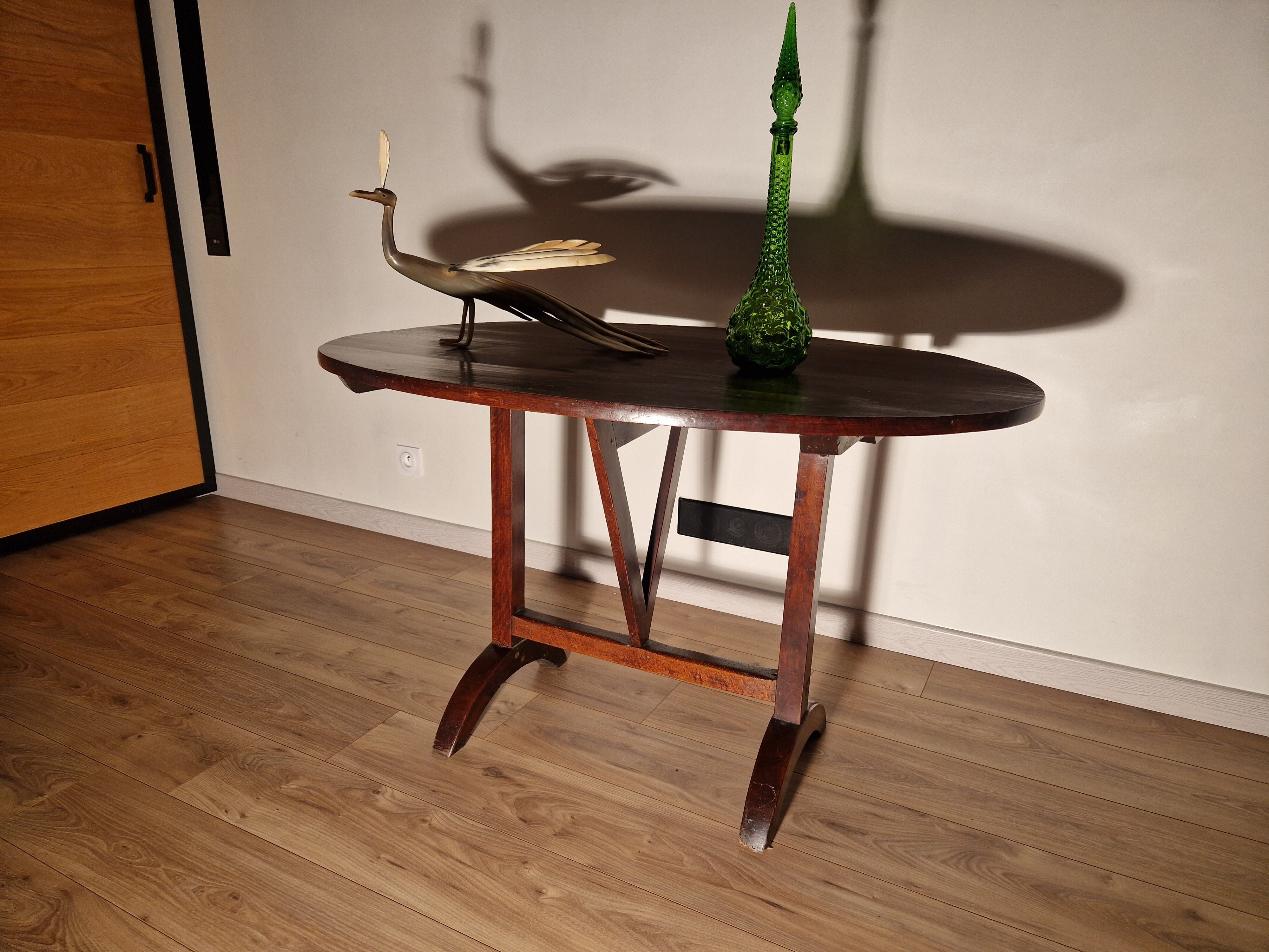 Folding oval winemaker's table