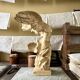 "Victoire de Samothrace", statuette en plâtre beige