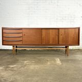 Buffet vintage du milieu du siècle