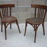 Paire de chaises bistrot anciennes avec patine foncée