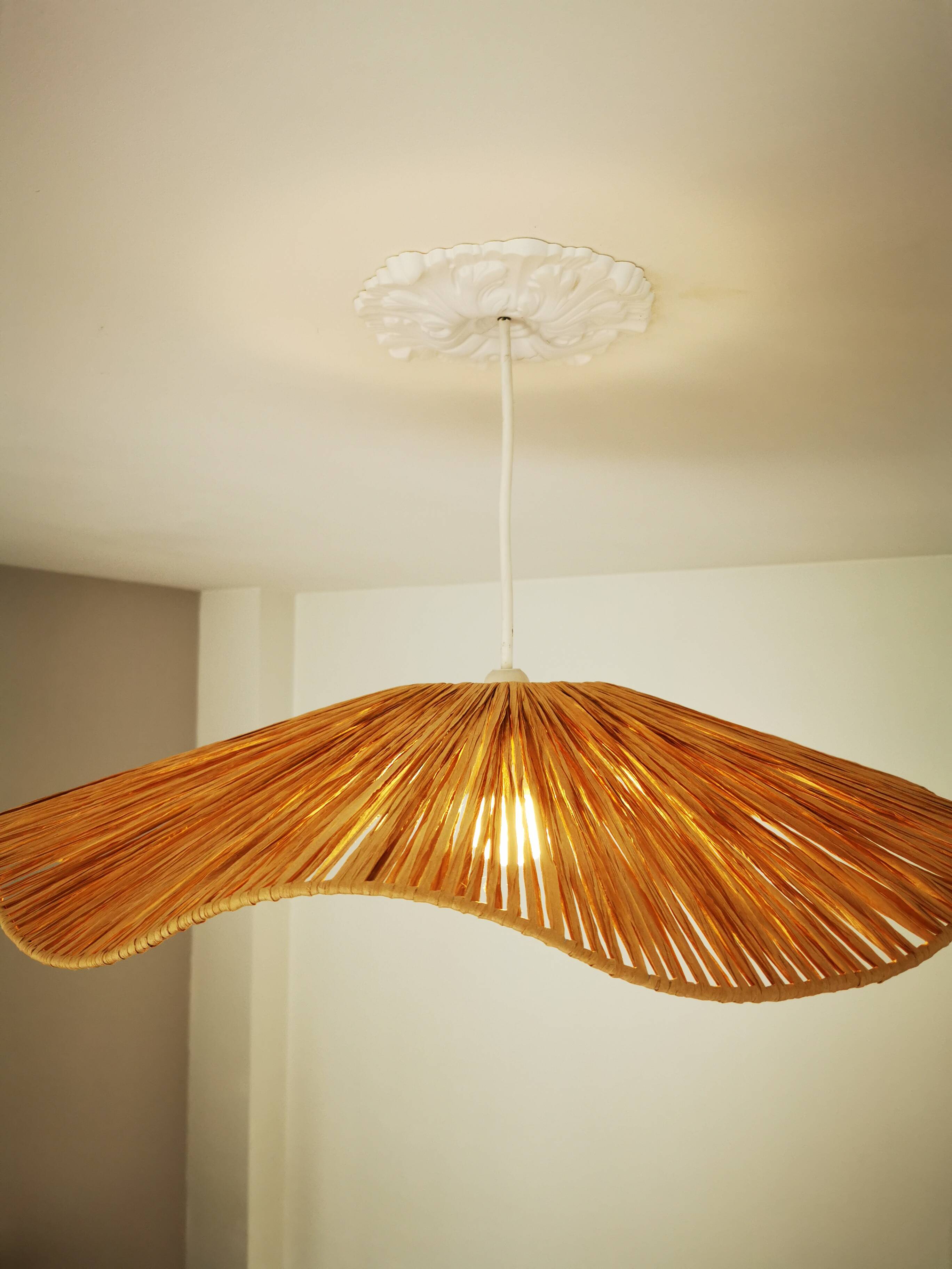 Suspension in raffia braided 65 cm