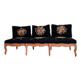 Banquette ancienne tapissée canevas noir fleurs