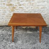 Oak table has two vintage extensions