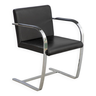 fauteuil modèle BRNO de Ludvig Mies Van der Rohe