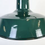 Lampe à suspension industrielle française en émail vert foncé, années 1960
