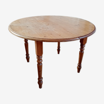 Extendable solid pine round table with 2 extensions